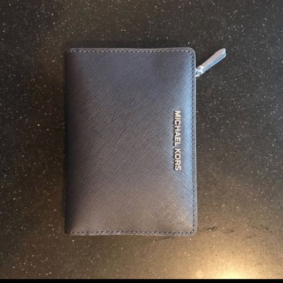 Michael Kors Wallet - Picture 1 of 4
